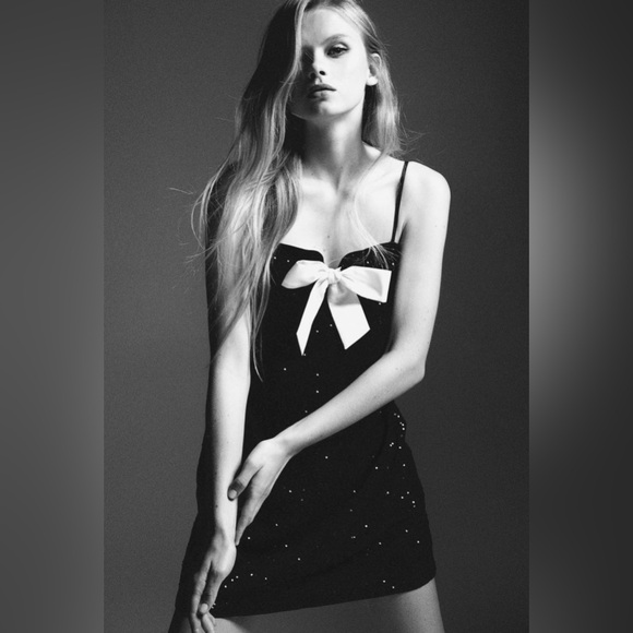 H&M Bow Detail Sequin Holiday Dress - Picture 2 of 7